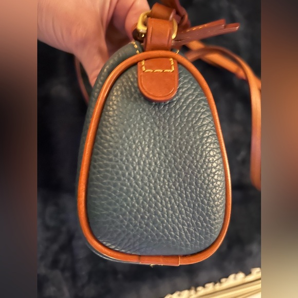 Authentic Dooney & Bourke Dillen small barrel crossbody. New! - Picture 8 of 11
